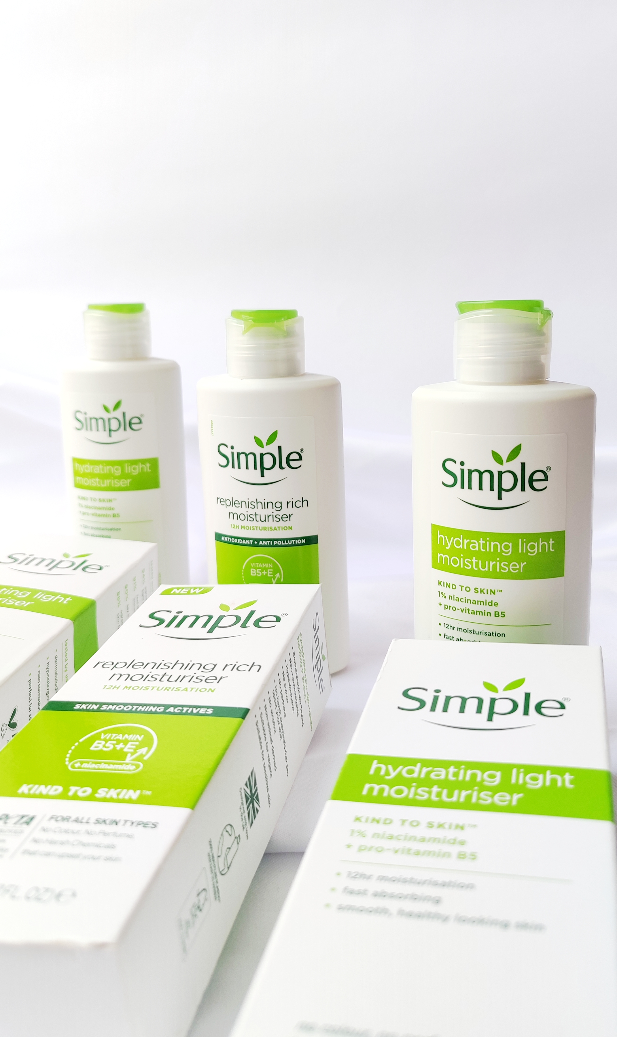 کرم آبرسان و مرطوب کننده مدل Lightمناسب پوست چرب حجم ۱۲۵ میلی لیتر