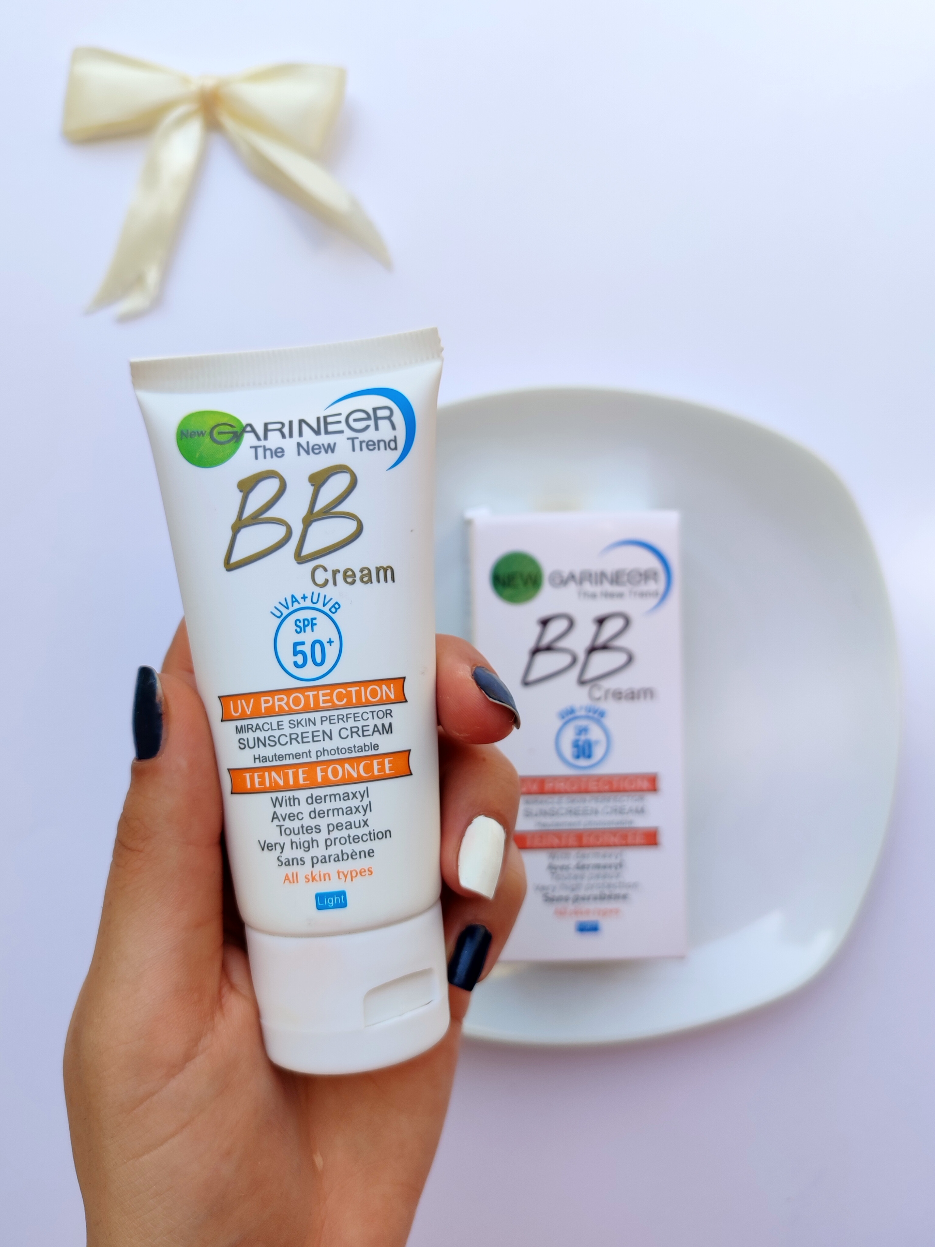 کرم ضدآفتاب بی رنگ spf 50حجم 50 میلی لیتر